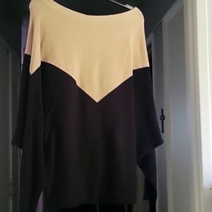One size fits all Sweater cold shoulder